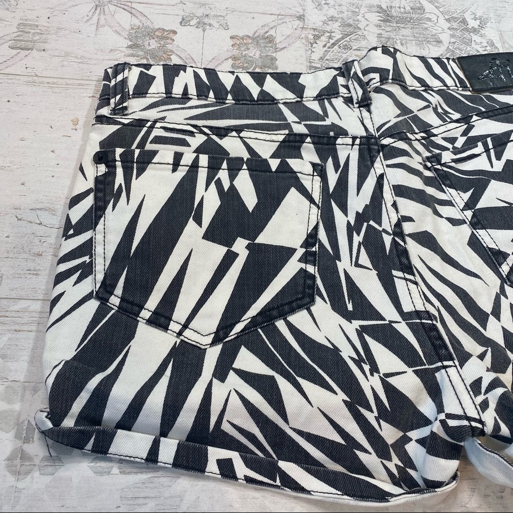 Authentic Icon Black White Geometric Jean Shorts - Picture 6 of 8